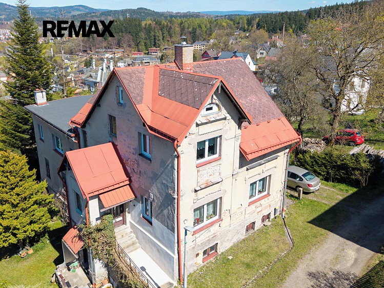 Prodej rodinného domu 550 m², pozemek 1 272 m² - foto 1