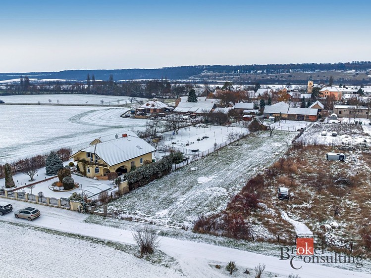 Prodej stavebního pozemku 1 611 m² - foto 1