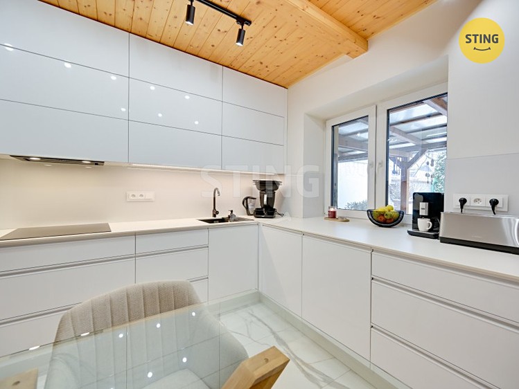 Prodej rodinného domu 200 m², pozemek 567 m² - foto 2