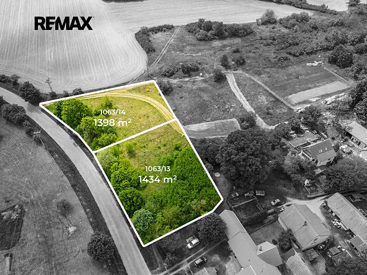 Prodej stavebního pozemku 1 398 m² - foto 1