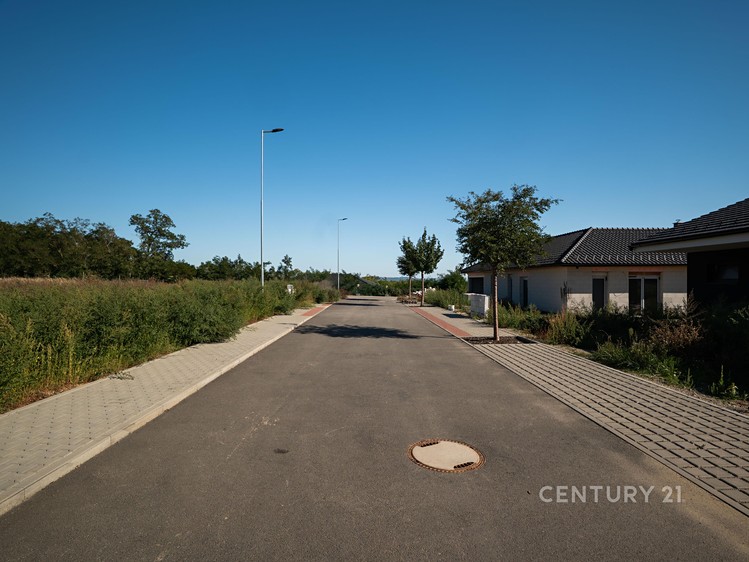 Prodej stavebního pozemku 941 m² - foto 8