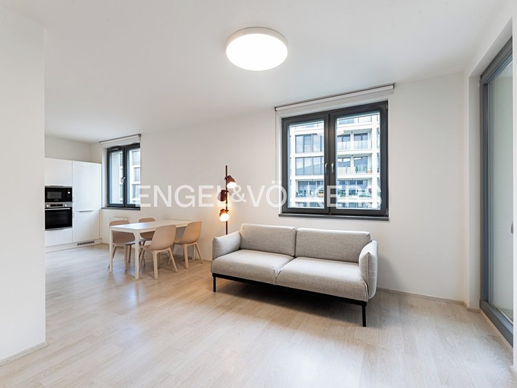 Pronájem bytu 2+kk 65 m² - foto 1