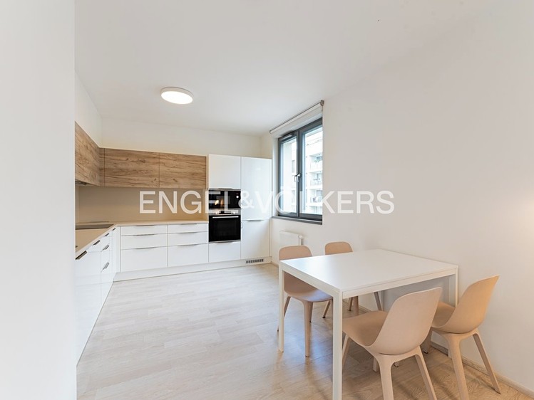 Pronájem bytu 2+kk 65 m² - foto 2