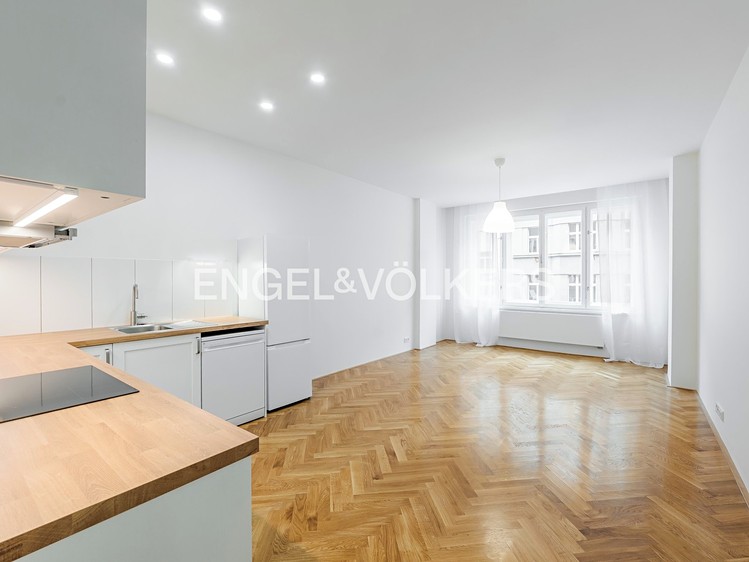 Pronájem bytu 2+kk 68 m² - foto 1