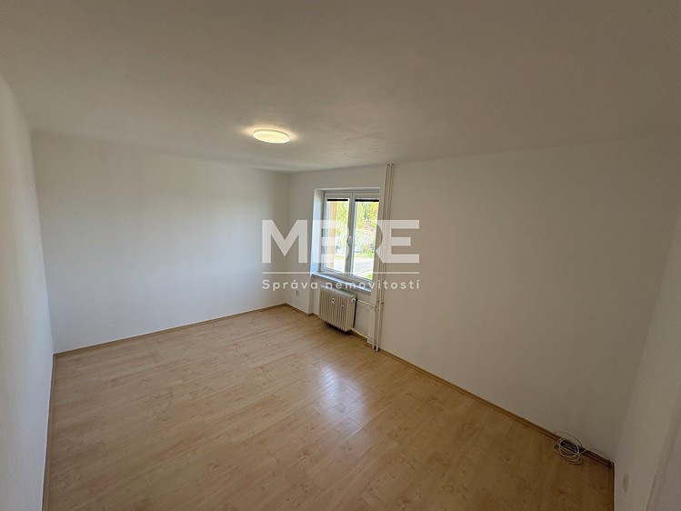 Pronájem bytu 2+1 52 m² (Jednopodlažní) - foto 2