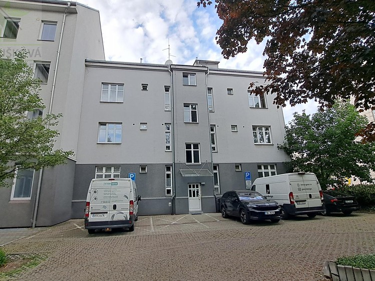 Pronájem bytu 3+kk 85 m² - foto 3