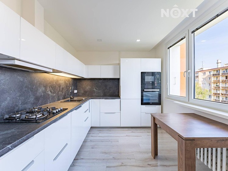 Pronájem bytu 3+1 77 m² - foto 1
