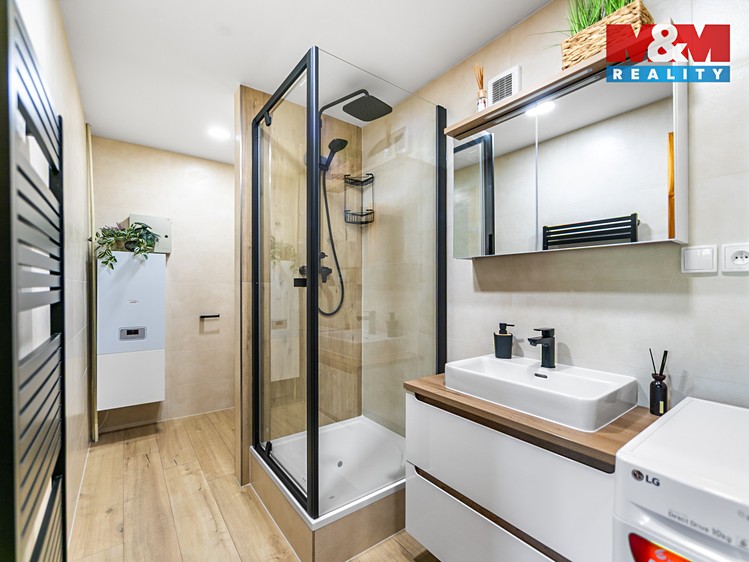 Prodej  rodinného domu 180 m², pozemek 1 317 m² - foto 6