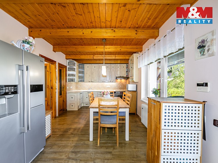 Prodej  rodinného domu 180 m², pozemek 1 317 m² - foto 3