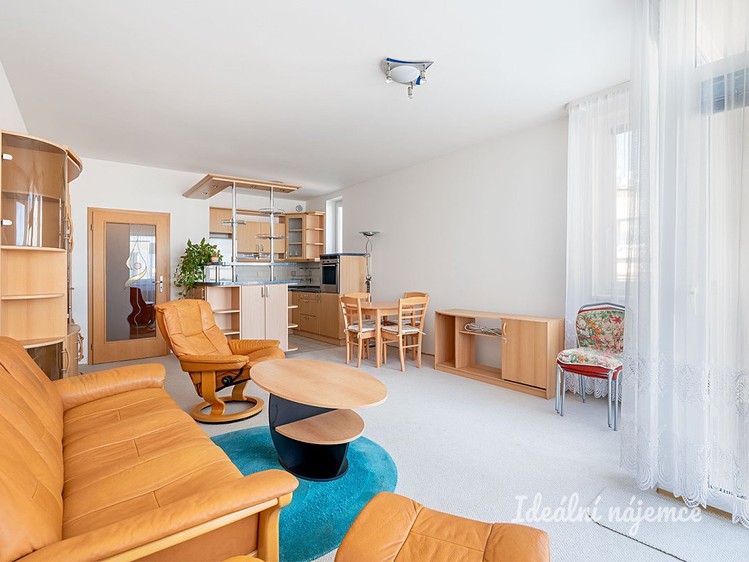 Pronájem bytu 3+kk 68 m² - foto 1