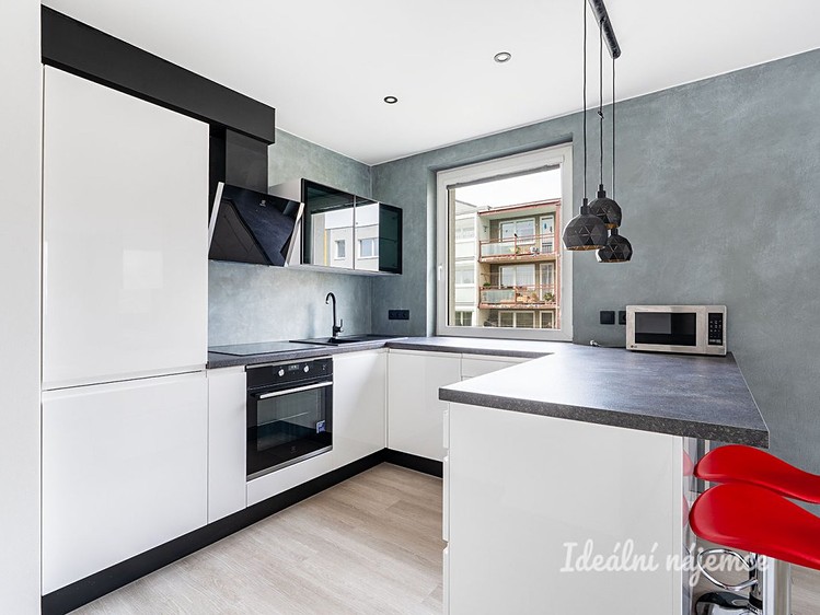 Pronájem bytu 3+kk 68 m² - foto 1