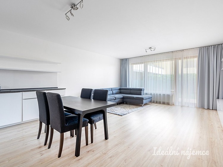 Pronájem bytu 2+kk 71 m² - foto 4