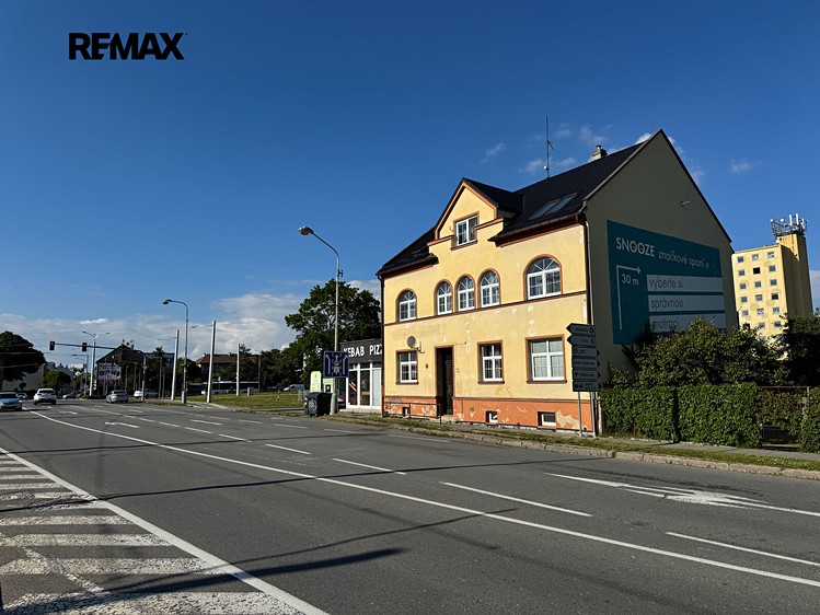 Prodej rodinného domu 349 m², pozemek 1 125 m² - foto 8