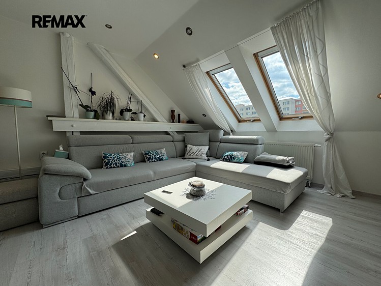 Prodej rodinného domu 349 m², pozemek 1 125 m² - foto 5