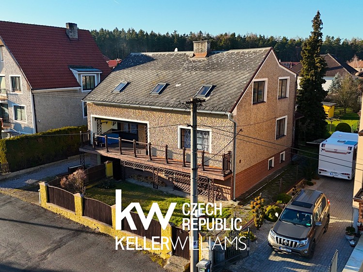 Prodej rodinného domu 230 m², pozemek 1 034 m² - foto 1