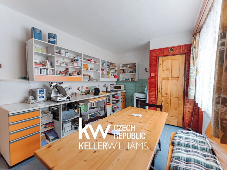 Prodej rodinného domu 230 m², pozemek 1 034 m² - foto 7