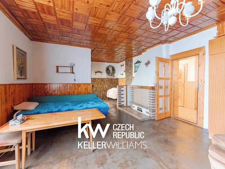 Prodej rodinného domu 230 m², pozemek 1 034 m² - foto 2