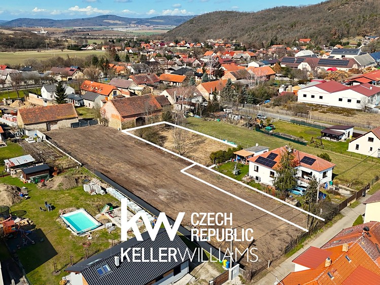 Prodej stavebního pozemku 1 071 m² - foto 4