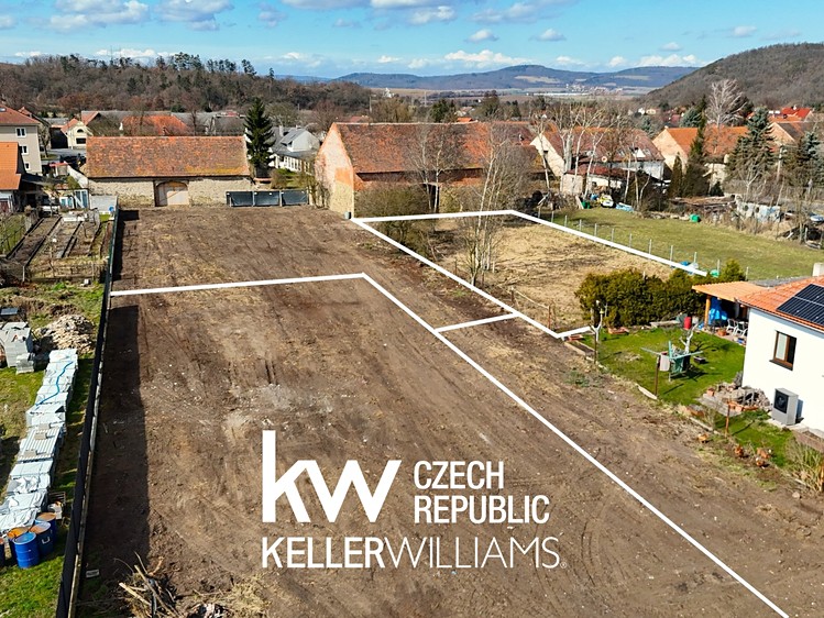 Prodej stavebního pozemku 1 071 m² - foto 3