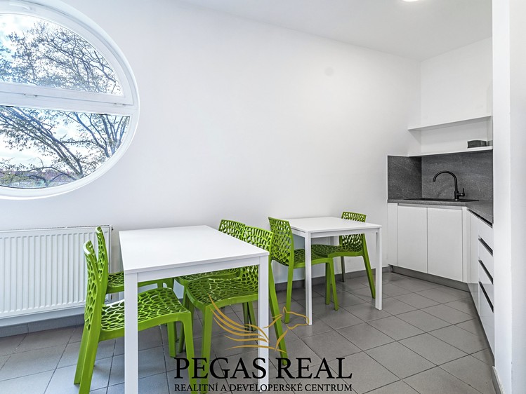 Pronájem kanceláře 132 m² - foto 5