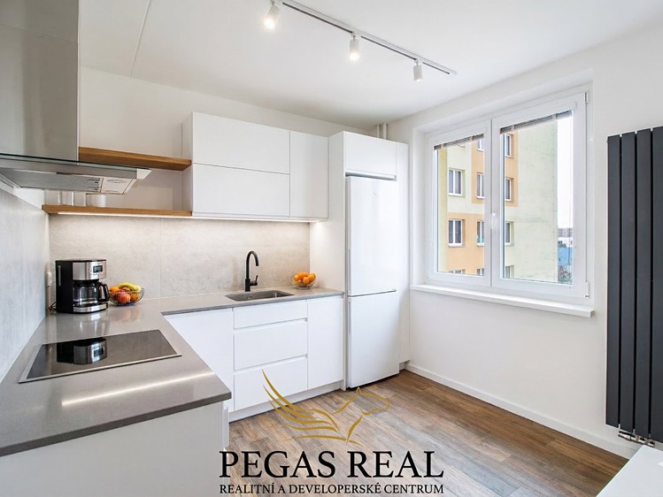 Prodej bytu 3+1 71 m² - foto 1