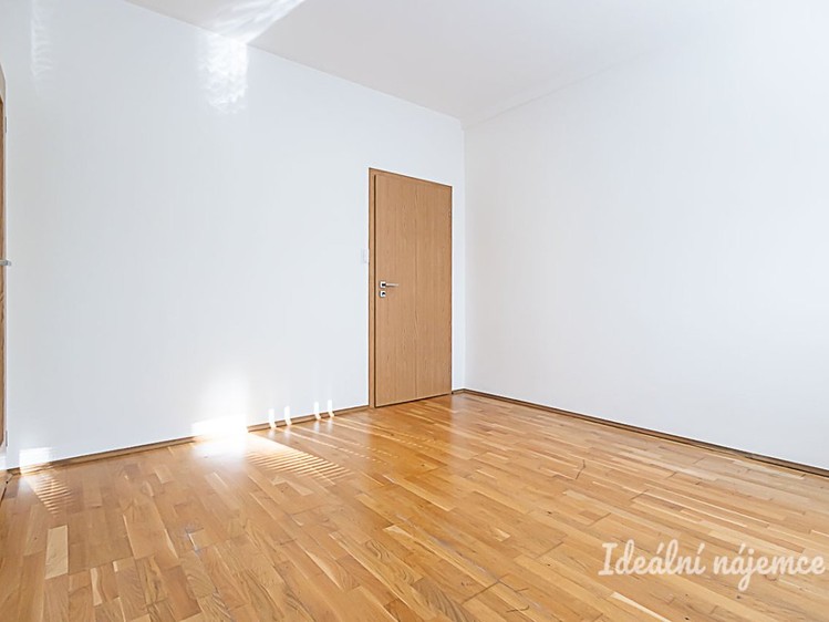 Pronájem bytu 3+kk 78 m² - foto 4