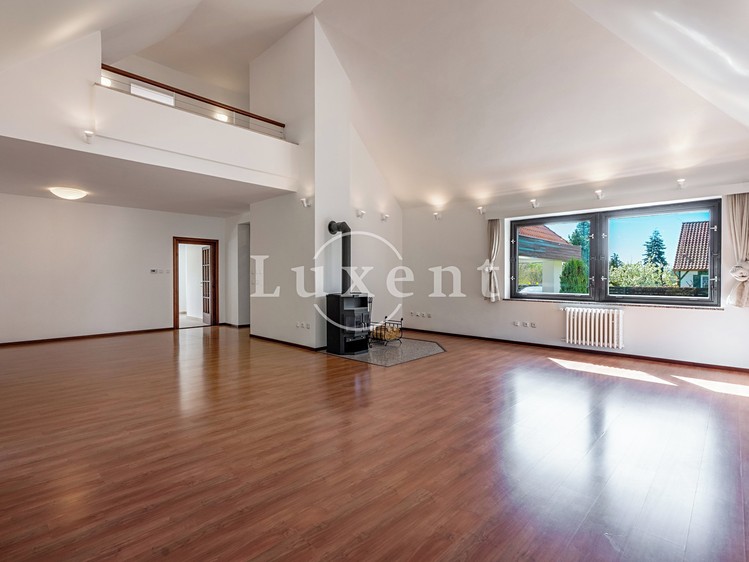 Pronájem kanceláře 417 m² - foto 1