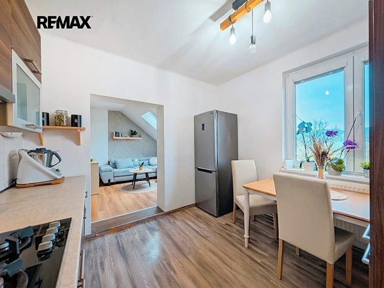 Prodej bytu 3+1 74 m² (Podkrovní) - foto 3