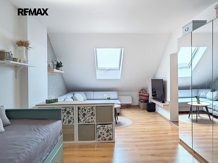 Prodej bytu 3+1 74 m² (Podkrovní) - foto 7