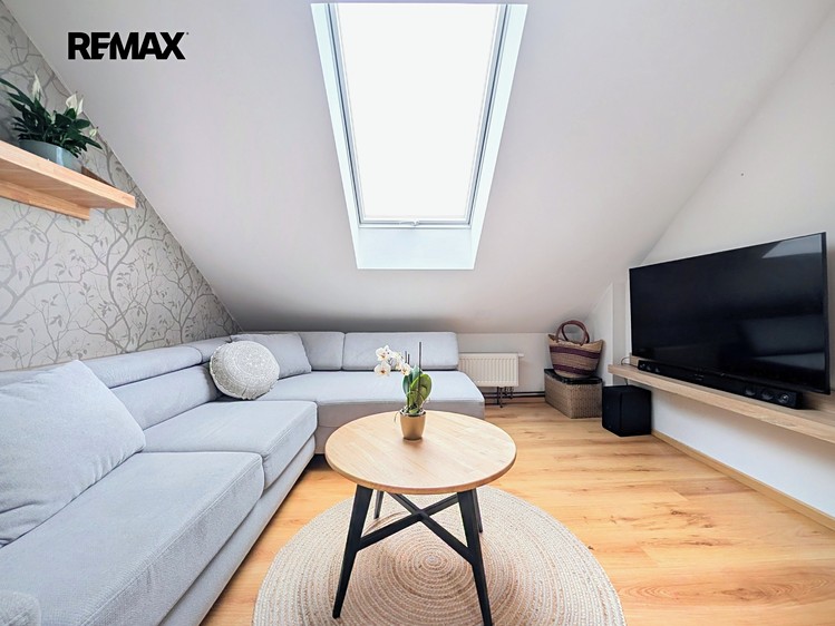 Prodej bytu 3+1 74 m² (Podkrovní) - foto 6