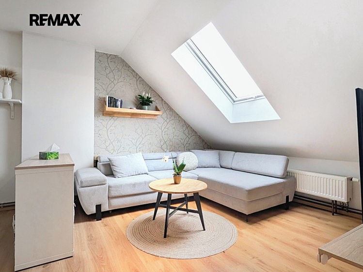 Prodej bytu 3+1 74 m² (Podkrovní) - foto 4