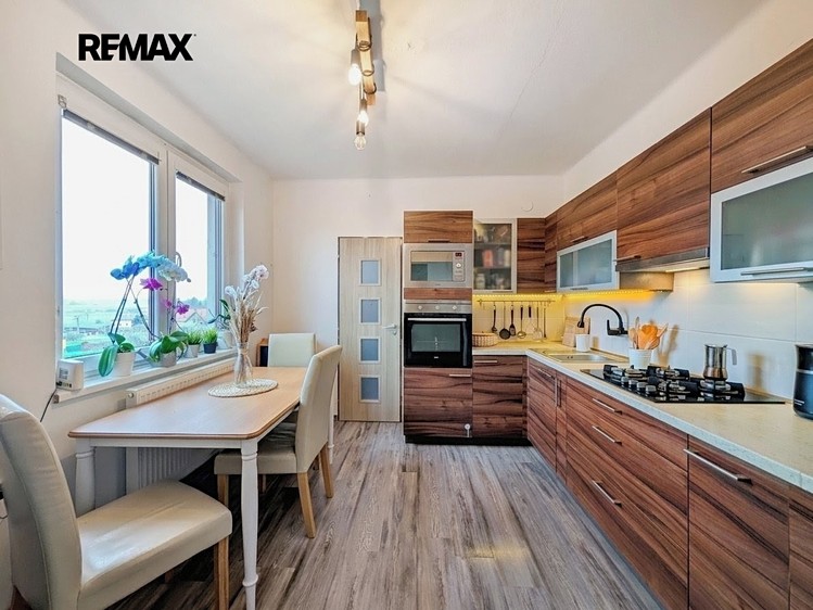 Prodej bytu 3+1 74 m² (Podkrovní) - foto 1
