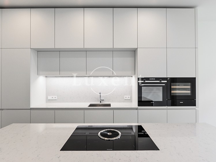 Pronájem bytu 4+kk 137 m² - foto 3