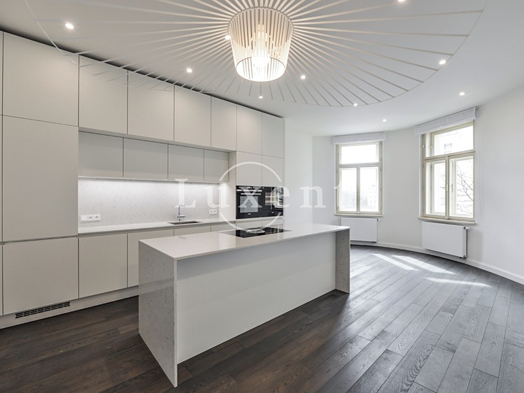 Pronájem bytu 4+kk 137 m² - foto 1