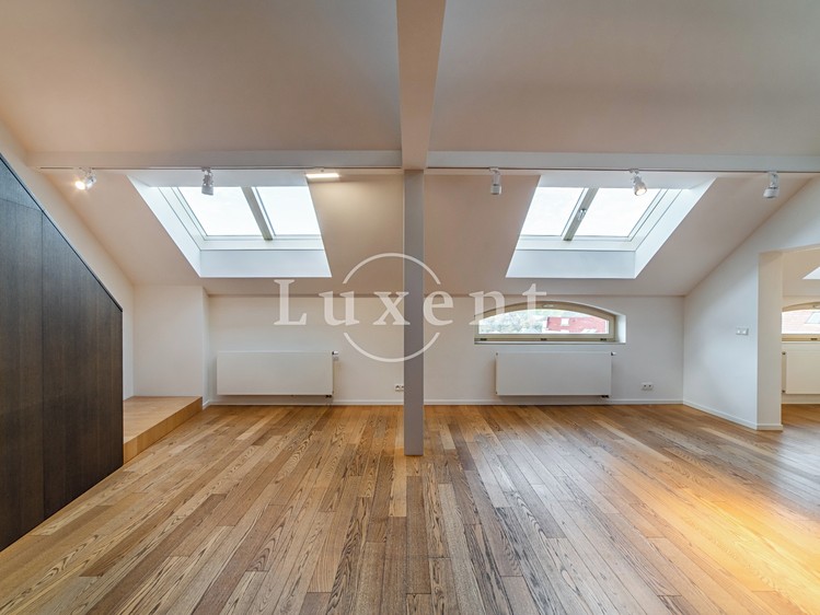 Pronájem bytu 3+1 135 m² (Mezonet) - foto 3