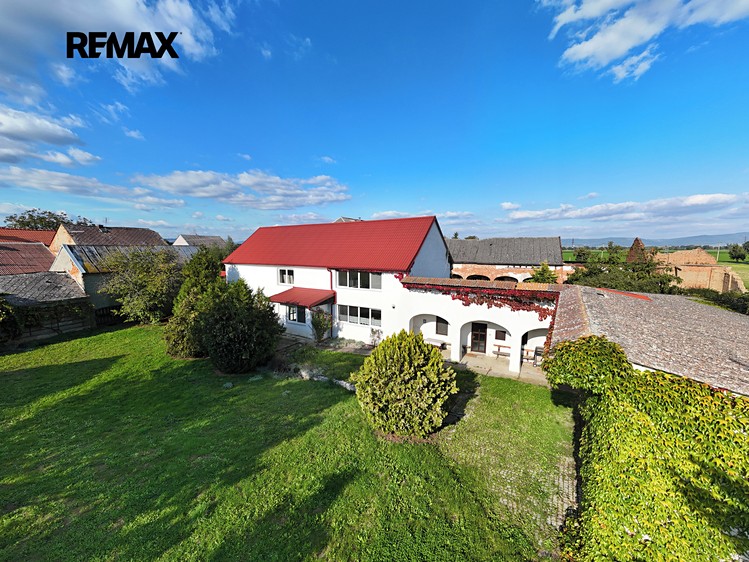 Prodej rodinného domu 186 m², pozemek 7 638 m² - foto 7