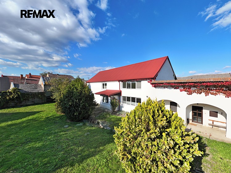 Prodej rodinného domu 186 m², pozemek 7 638 m² - foto 1