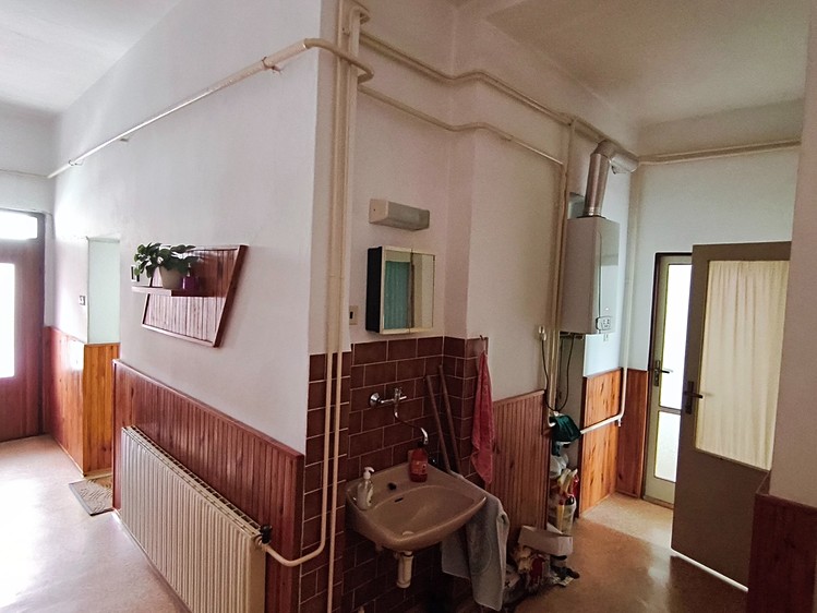 Prodej rodinného domu 213 m², pozemek 156 m² - foto 2