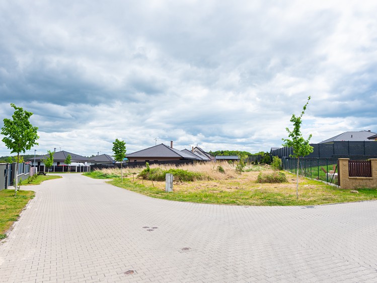 Prodej stavebního pozemku 843 m² - foto 3
