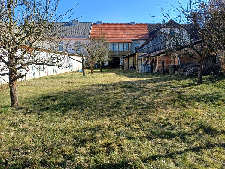 Prodej vícegeneračního domu 235 m², pozemek 869 m² - foto 6