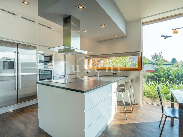 Prodej rodinného domu 261 m², pozemek 1 135 m² - foto 5