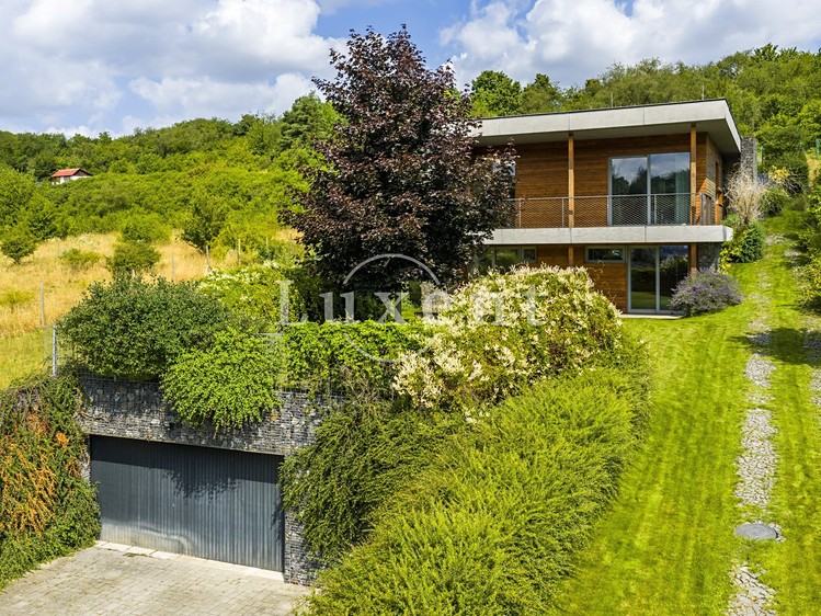 Prodej rodinného domu 261 m², pozemek 1 135 m² - foto 1