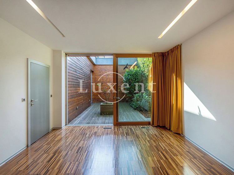 Prodej rodinného domu 261 m², pozemek 1 135 m² - foto 7