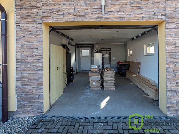 Prodej rodinného domu 189 m², pozemek 839 m² - foto 8