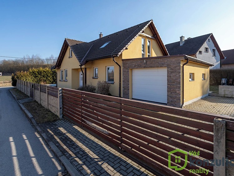 Prodej rodinného domu 189 m², pozemek 839 m² - foto 2