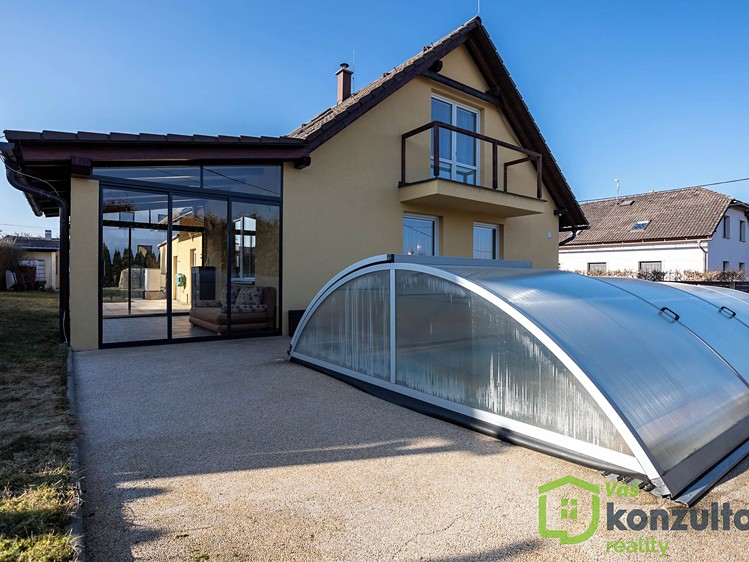 Prodej rodinného domu 189 m², pozemek 839 m² - foto 1
