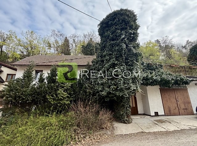 Prodej rodinného domu 191 m², pozemek 296 m² - foto 1