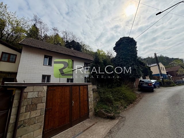 Prodej rodinného domu 191 m², pozemek 296 m² - foto 2