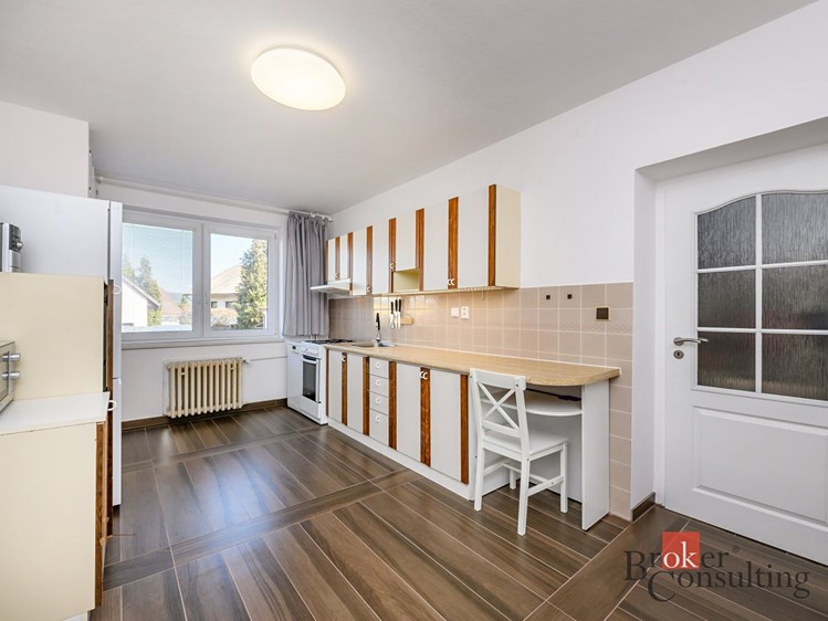 Prodej rodinného domu 142 m², pozemek 397 m² - foto 2