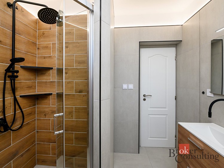 Prodej rodinného domu 142 m², pozemek 397 m² - foto 3